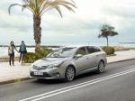 Toyota Avensis SW 2011 года